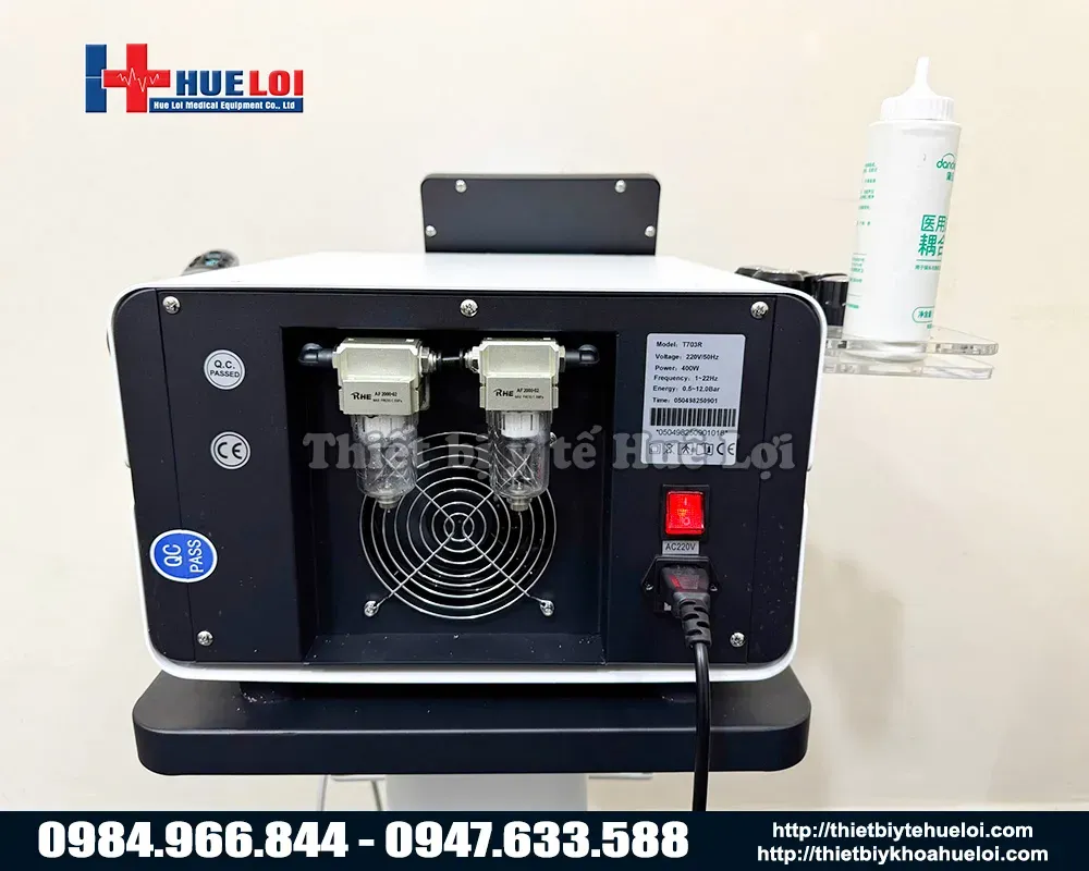 Phía sau máy xung kích T703