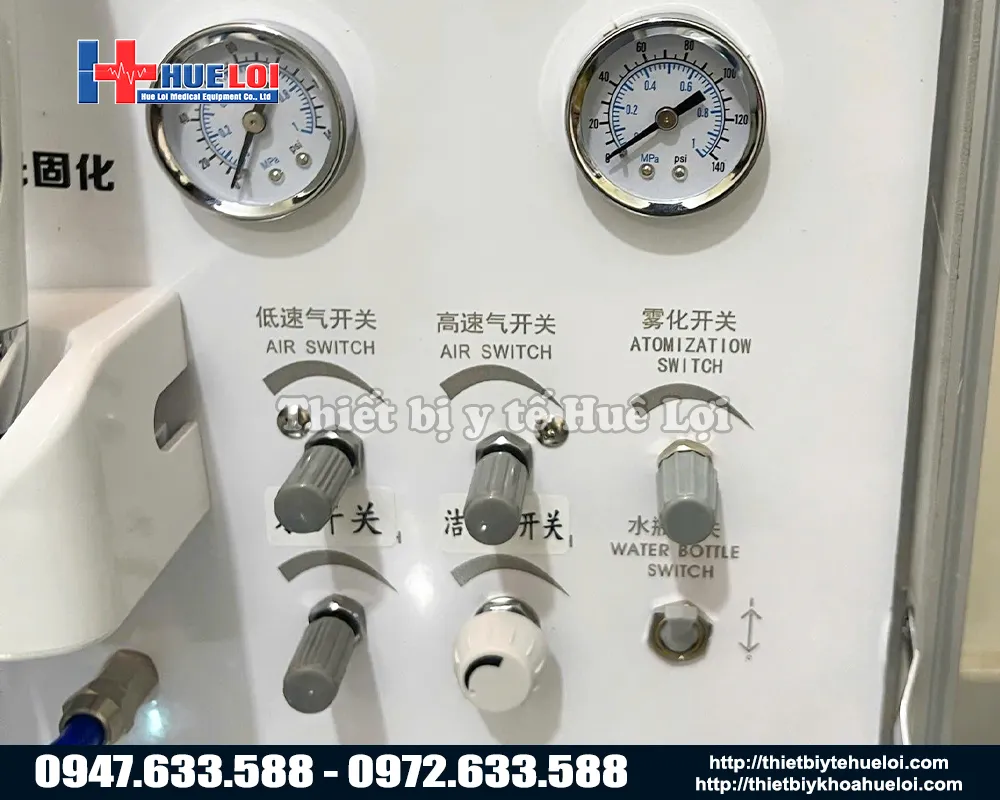 Bảng điều khiển của bộ nha khoa di động